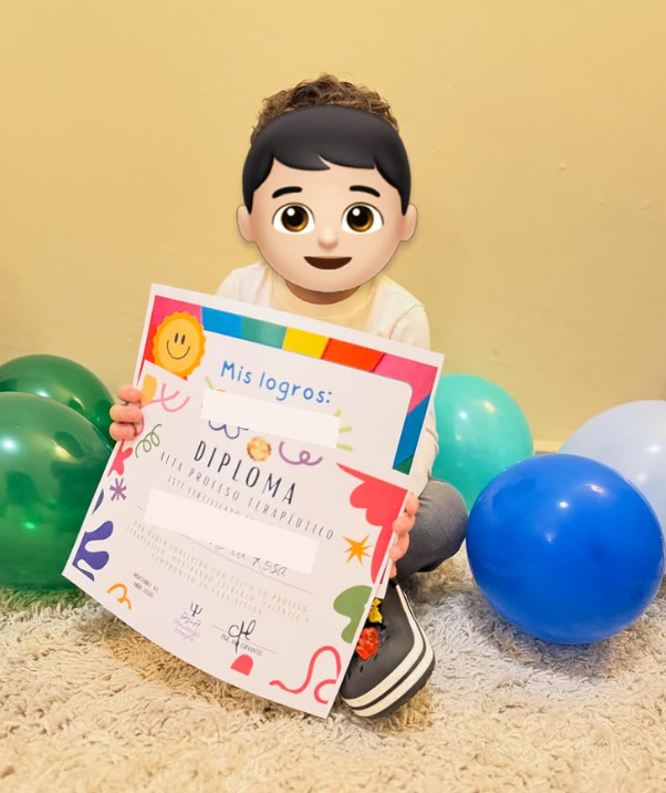 Paciente infantil mostrando su reconocimiento terapéutico